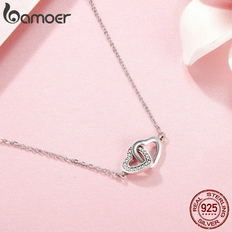 Collier et pendentif en argent avec cœurs entrelacés